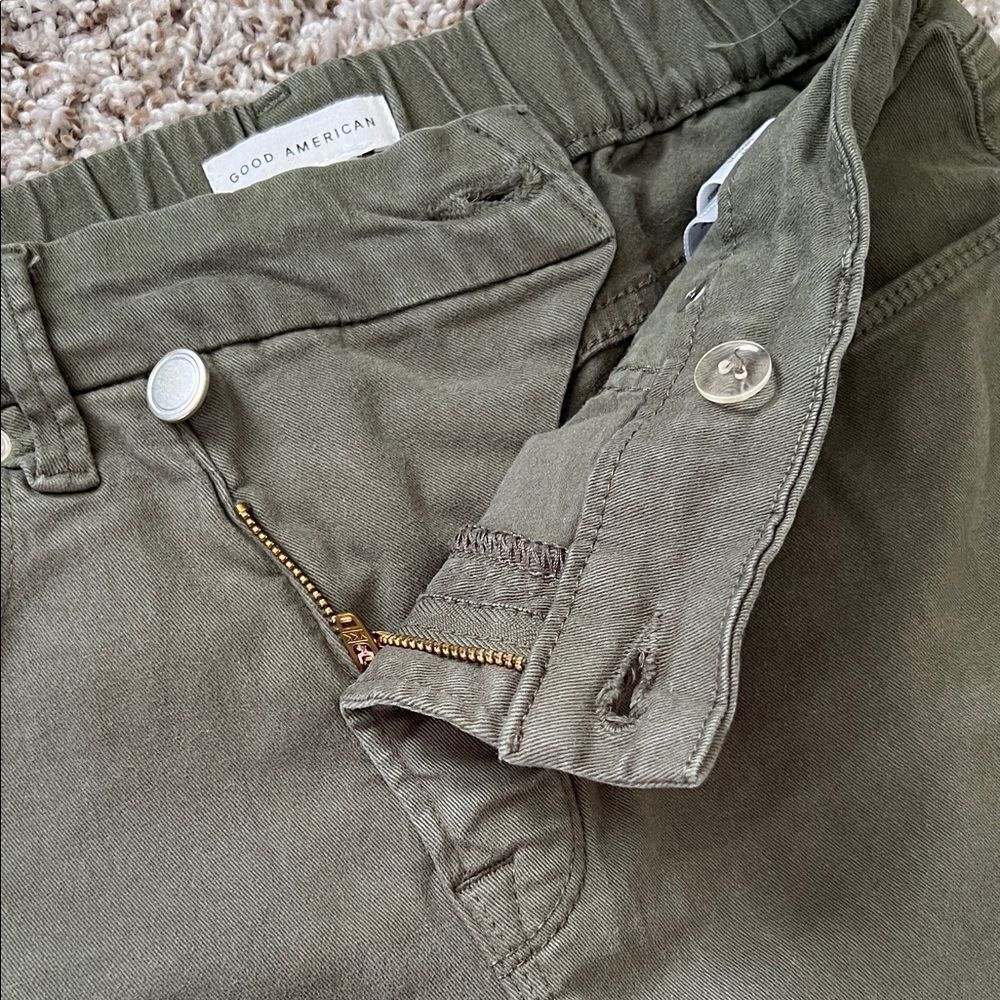 Like New! Good American Good Army Cuffed Pants Olive Green Cargo in SIze 2/26 - Picture 12 of 15